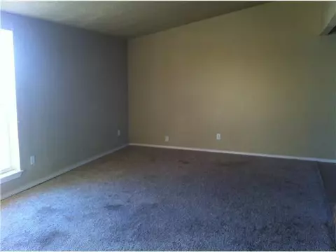 2125 Memphis Dr, Norman, OK 73071 photo 2