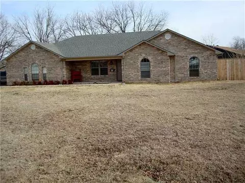 203 E Beech St, Tecumseh, OK 74873 photo 1