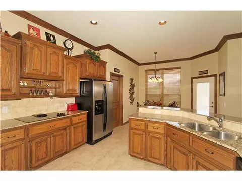 204 W Waterfront Dr, Tuttle, OK 73089 photo 7