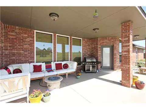 204 W Waterfront Dr, Tuttle, OK 73089 photo 14