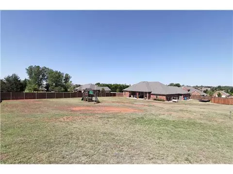 204 W Waterfront Dr, Tuttle, OK 73089 photo 15