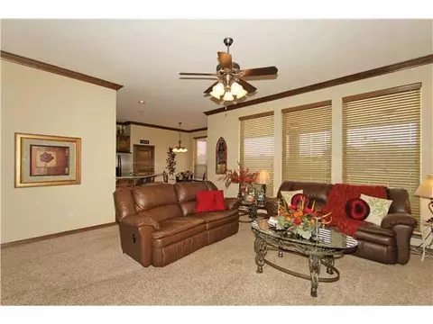 204 W Waterfront Dr, Tuttle, OK 73089 photo 5