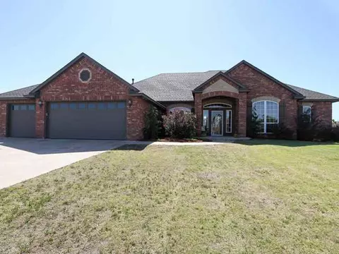 204 W Waterfront Dr, Tuttle, OK 73089 photo 2