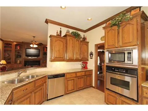 204 W Waterfront Dr, Tuttle, OK 73089 photo 8