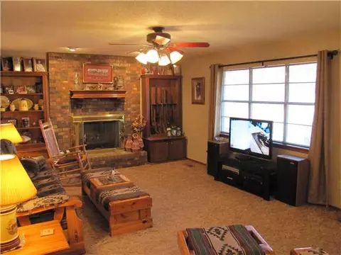 126 Pinewood Dr, Tuttle, OK 73089 photo 3