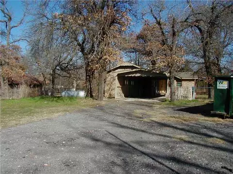 2678 Maple Dr, Harrah, OK 73045 photo 2