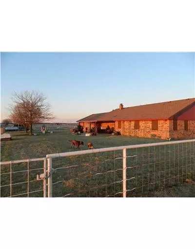 320 E Wagner Rd, Yukon, OK 73099 photo 2