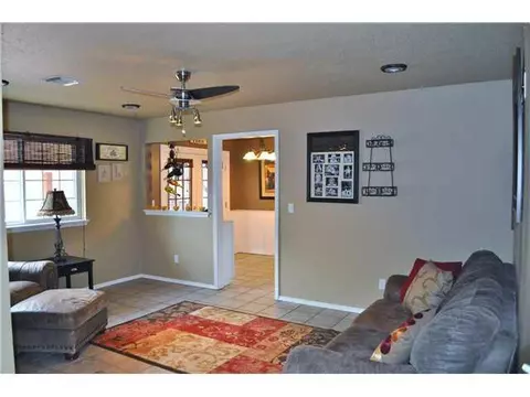 819 E Lamplighter Ct, Guthrie, OK 73044 photo 8