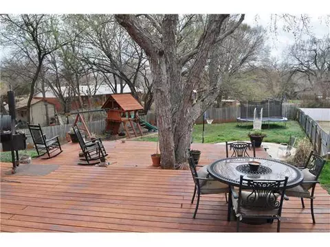 819 E Lamplighter Ct, Guthrie, OK 73044 photo 2