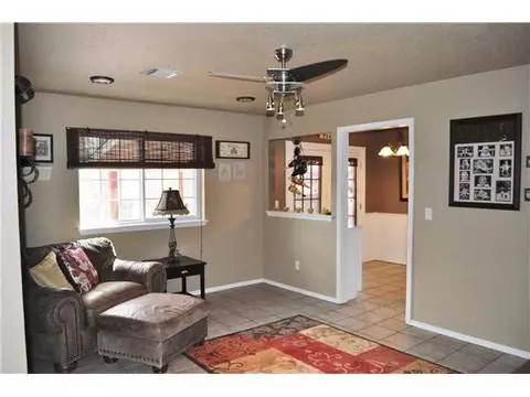 819 E Lamplighter Ct, Guthrie, OK 73044 photo 9