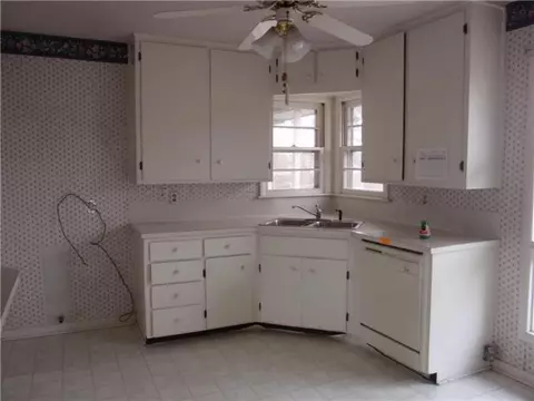 1230 E 8th, Cushing, OK 74023 photo 3