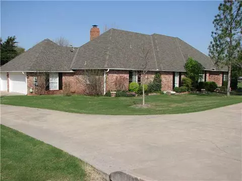 2800 Summit Dr, Edmond, OK 73034 photo 1