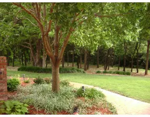 2800 Summit Dr, Edmond, OK 73034 photo 3