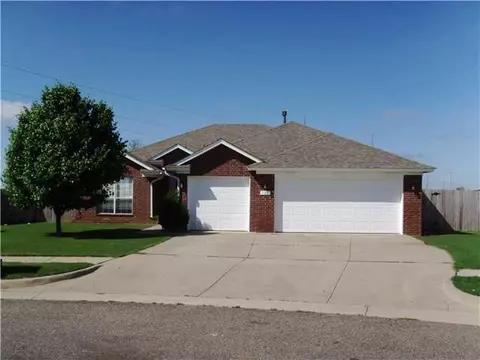 120 SE 26th St, Moore, OK 73160 photo 2