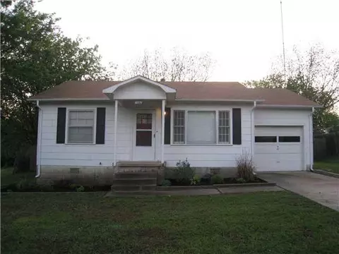 1009 Hillside Dr, Ada, OK 74820 photo 2