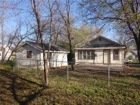 314 E Washington St, Tecumseh, OK 74873 photo 3