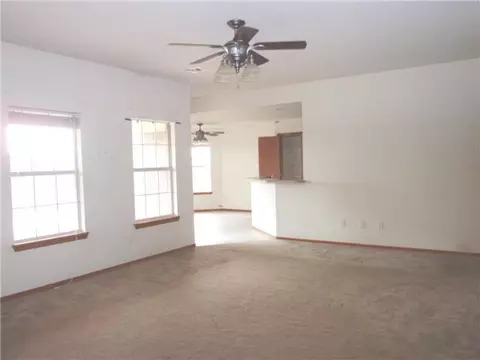 1128 Bridgeview Ln, Tuttle, OK 73089 photo 4