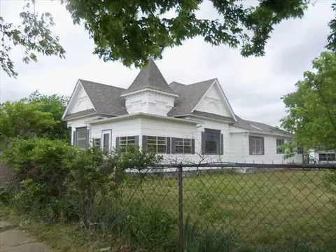 325 E 2nd St, Stroud, OK 74079 photo 2