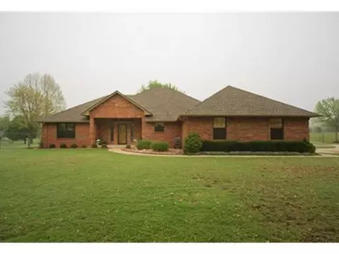 827 Bob White Dr, Tuttle, OK 73089 photo 1