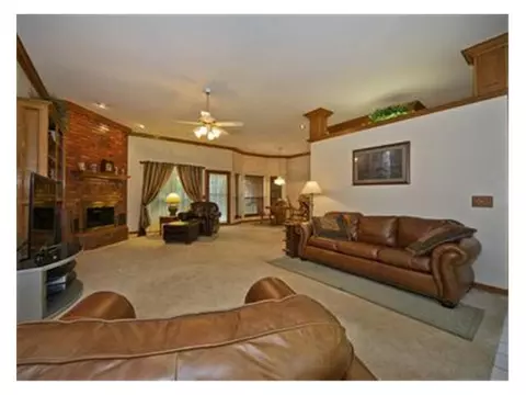 827 Bob White Dr, Tuttle, OK 73089 photo 3
