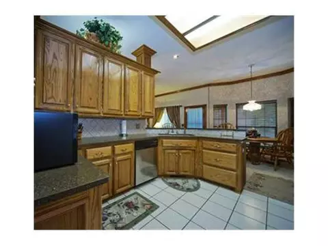 827 Bob White Dr, Tuttle, OK 73089 photo 8