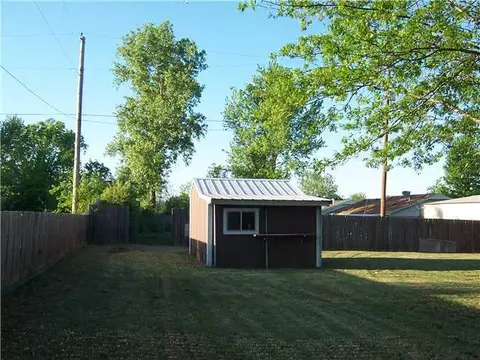 809 E Highland St, Tecumseh, OK 74873 photo 9