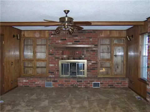 809 E Highland St, Tecumseh, OK 74873 photo 2