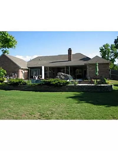 2305 Summit Dr, Edmond, OK 73034 photo 5