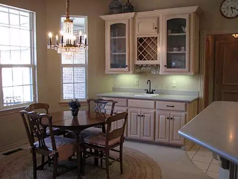 2305 Summit Dr, Edmond, OK 73034 photo 2