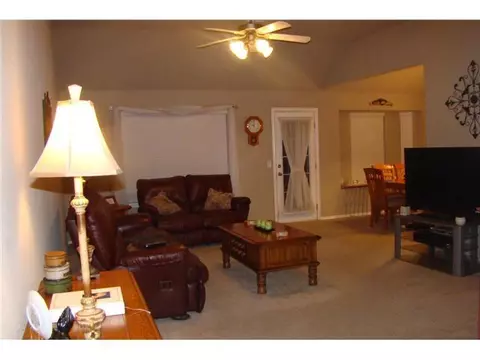 4415 Applegate Dr, Moore, OK 73160 photo 4