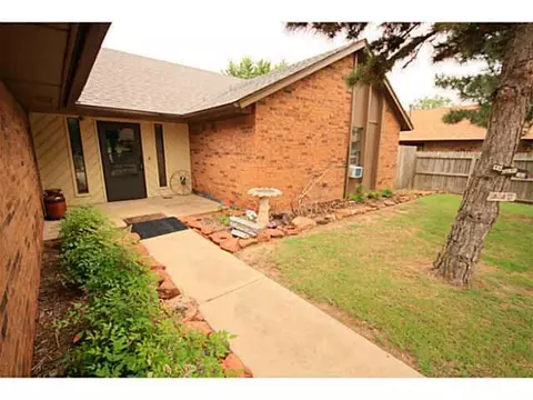 1316 Smoking Tree St, Moore, OK 73160 photo 2