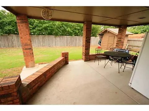 1316 Smoking Tree St, Moore, OK 73160 photo 4