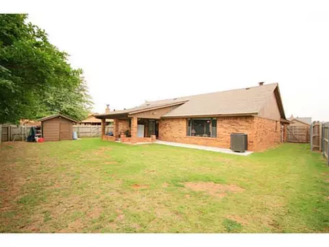 1316 Smoking Tree St, Moore, OK 73160 photo 5