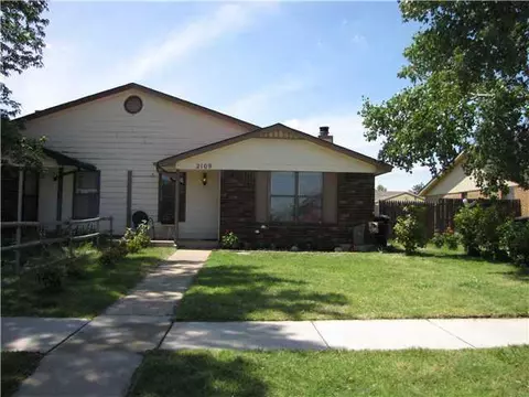 2109 Goodrich Dr, Moore, OK 73170 photo 1