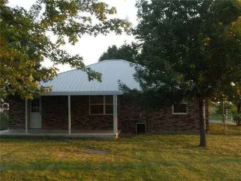 2221 8th St, Prague, OK 74864 photo 3