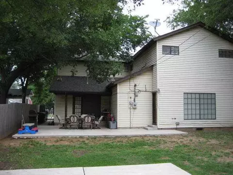 322 E 3rd St, Edmond, OK 73034 photo 2