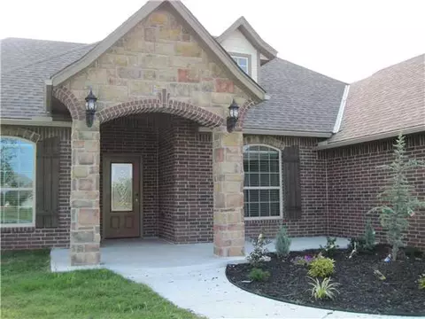 1303 Riata Rd, Tuttle, OK 73089 photo 2