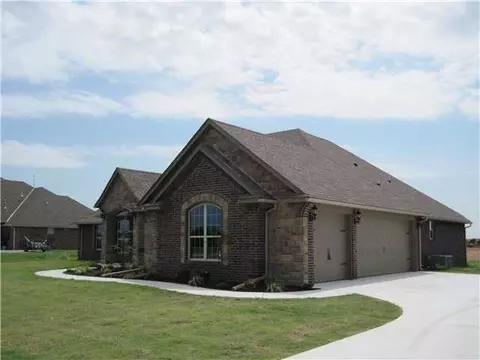 1303 Riata Rd, Tuttle, OK 73089 photo 3