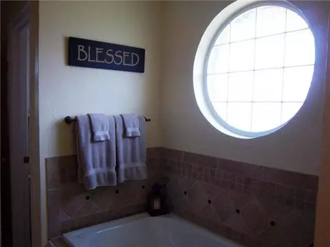 1616 Hemingway Dr, Edmond, OK 73013 photo 8