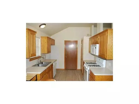 2301 Avenel Dr, Moore, OK 73160 photo 6