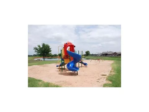 2301 Avenel Dr, Moore, OK 73160 photo 18