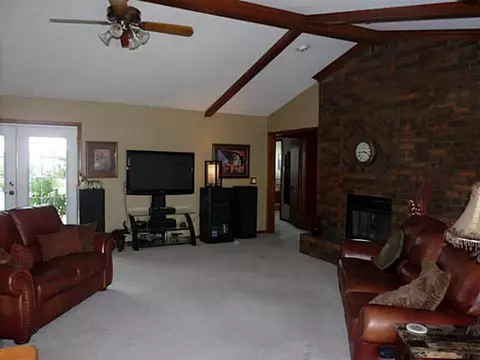 124 E Olympic Dr, Yukon, OK 73099 photo 3