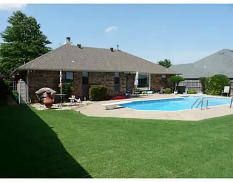 124 E Olympic Dr, Yukon, OK 73099 photo 17