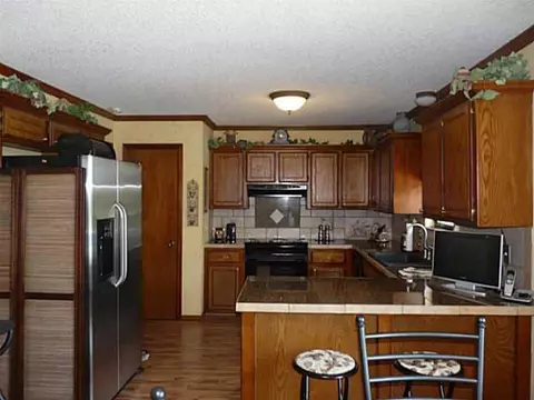 124 E Olympic Dr, Yukon, OK 73099 photo 4