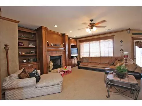 1405 Riata Rd, Tuttle, OK 73089 photo 2