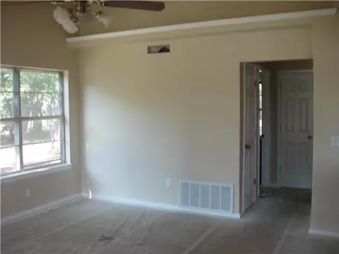 605 Silver Medal Dr, Moore, OK 73160 photo 2