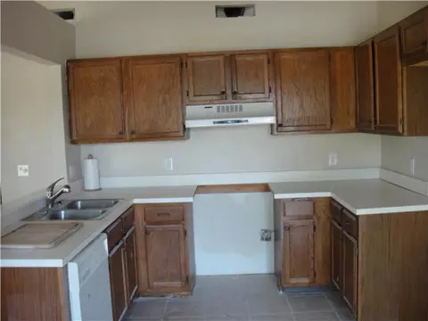 605 Silver Medal Dr, Moore, OK 73160 photo 3