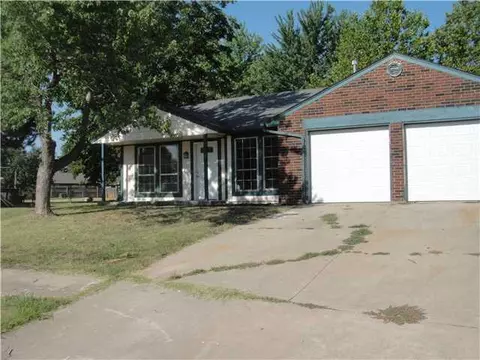 605 Silver Medal Dr, Moore, OK 73160 photo 1