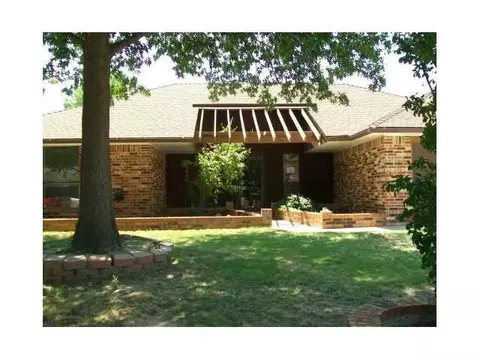 228 E Platt Dr, Yukon, OK 73099 photo 2