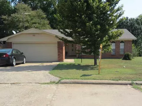 103 Taft Dr, Chickasha, OK 73018 photo 1